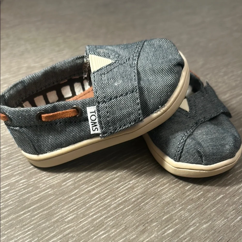 Toms Blue and Tan Moccasins with Elastic‎ Slip-On Design